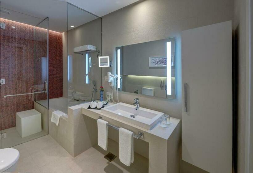 اتاق پریمیوم با چشم‌انداز دریاچه, The Act Hotel Sharjah