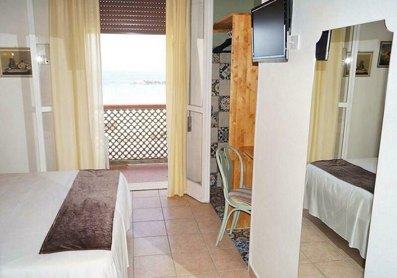 اتاق استاندارد چهار تخته با چشم‌انداز دریا, Tokio Home Tokio Beach Dependence