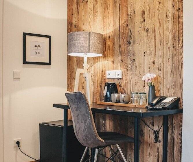 سوییت لوکس, Two Timez   Boutique