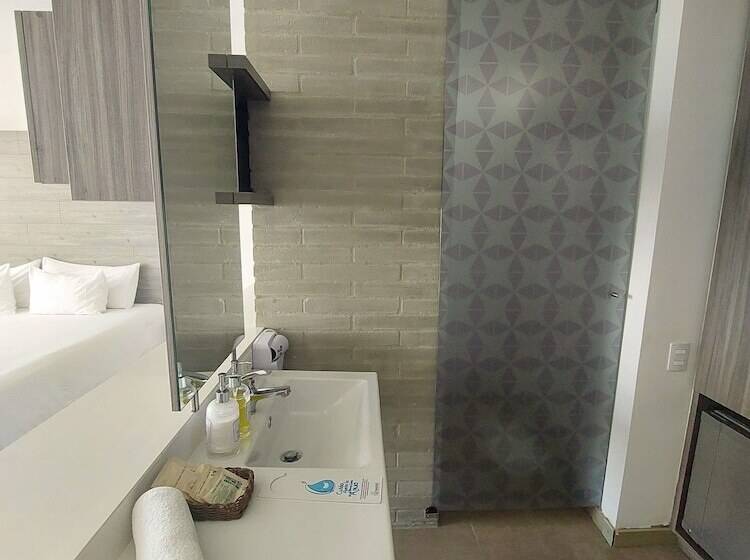 استودیوی استاندارد, Viaggio Medellin Grand Select