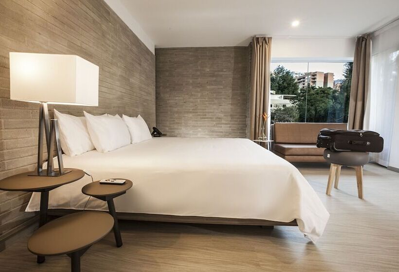 استودیو خانوادگی, Viaggio Medellin Grand Select