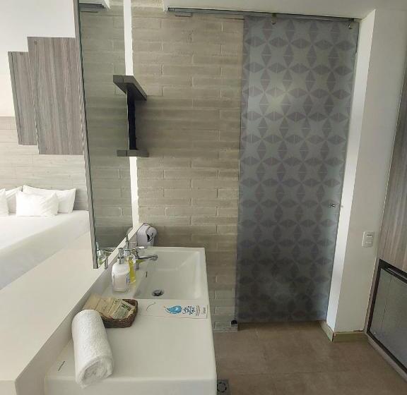 استودیوی استاندارد, Viaggio Medellin Grand Select