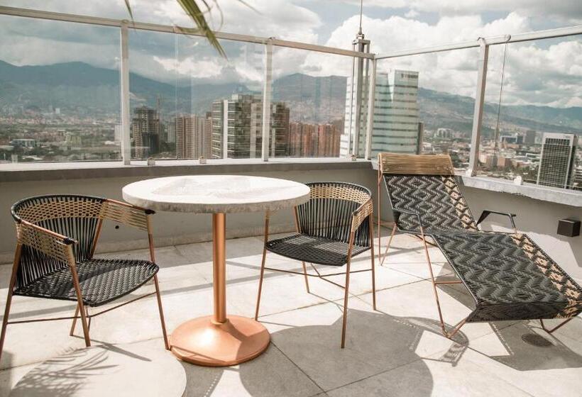 سوئیت با بالکن, Viaggio Medellin Grand Select