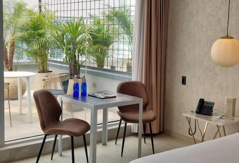 سوئیت با بالکن, Viaggio Medellin Grand Select