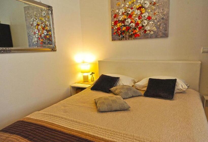 استودیوی استاندارد با چشم‌انداز دریا, Villa Katarina