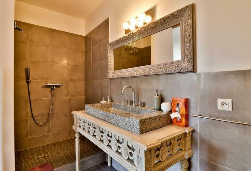اتاق سوپریور با تخت بزرگ, B&b Temps Suspendu Provence