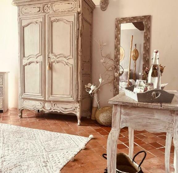 اتاق سوپریور با تخت بزرگ, B&b Temps Suspendu Provence