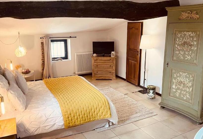 اتاق لوکس با تخت بزرگ, B&b Temps Suspendu Provence