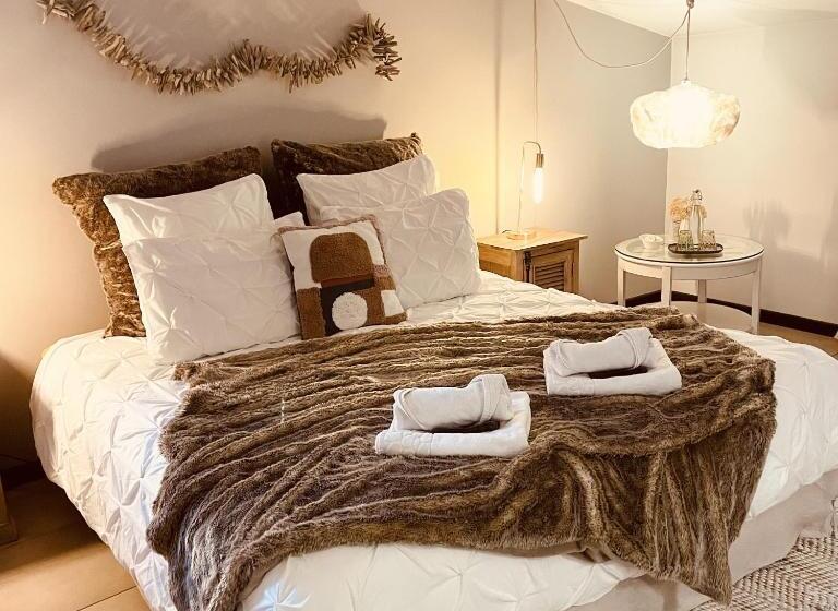 اتاق لوکس با تخت بزرگ, B&b Temps Suspendu Provence