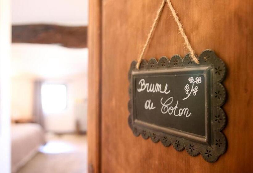 اتاق لوکس با تخت بزرگ, B&b Temps Suspendu Provence