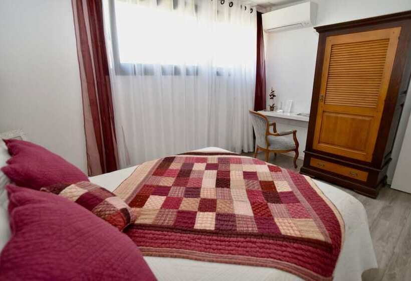 اتاق استاندارد, Chambres A Bord O