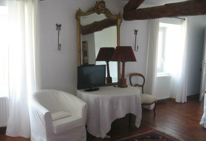 اتاق سوپریور سه تخته, La Maison Carolane