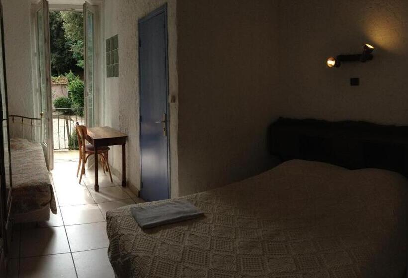 베이직 3인 룸, Hostellerie Du Loup