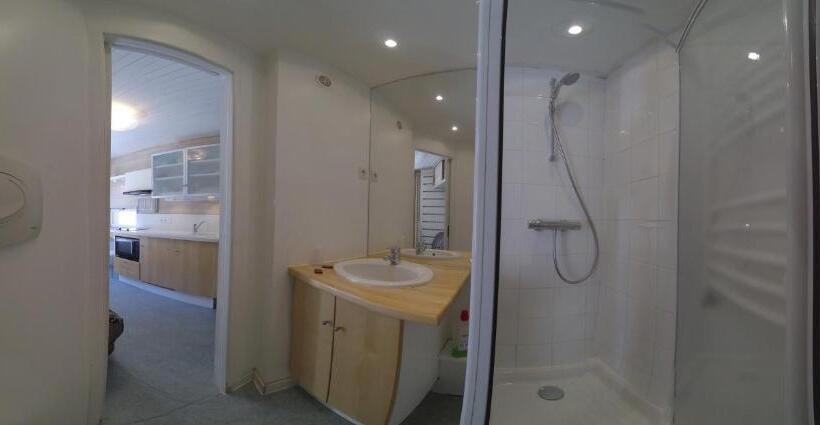 Economy Studio, Hôtel Les Gardettes