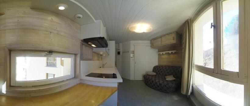 Economy Studio, Hôtel Les Gardettes