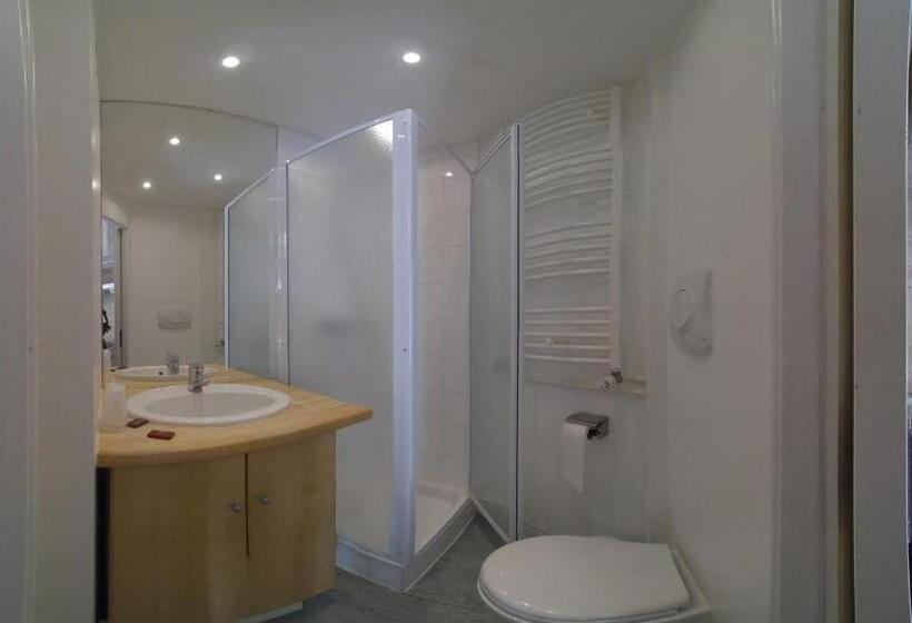 Economy Studio, Hôtel Les Gardettes