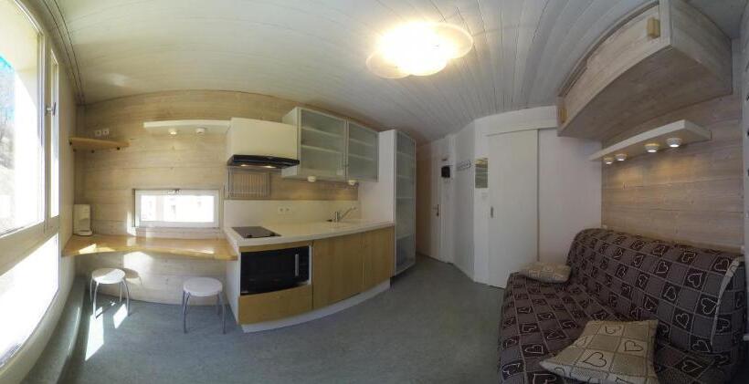 Economy Studio, Hôtel Les Gardettes