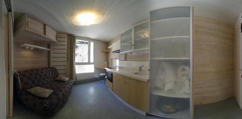 Economy Studio, Hôtel Les Gardettes