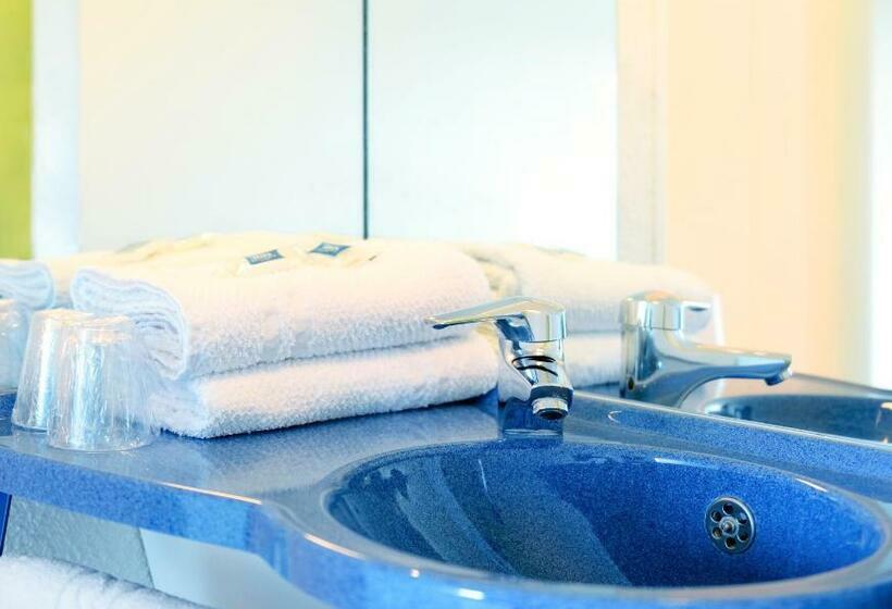 اتاق استاندارد سه نفره, Ibis Budget Amboise