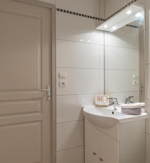 اتاق استاندارد چهار تخته, L'hôtel Du Méditerranée