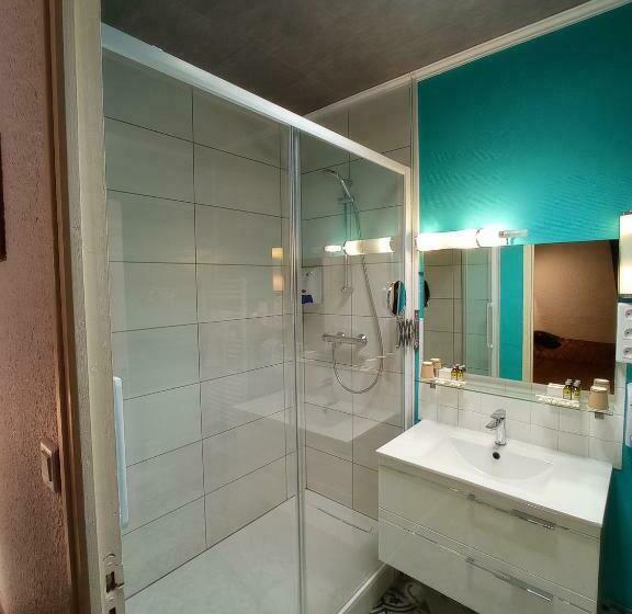 اتاق استاندارد چهار تخته, Logis Hôtel Le Bocage