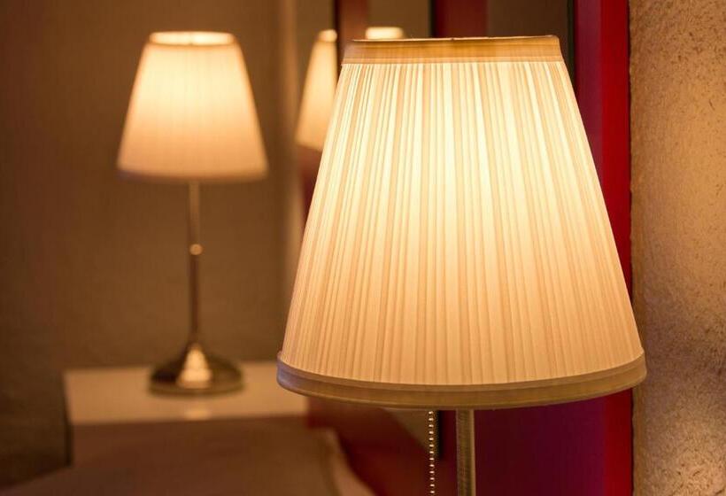 اتاق استاندارد چهار تخته, Logis Hôtel Le Bocage