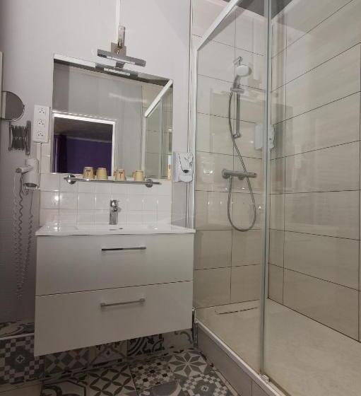اتاق استاندارد چهار تخته, Logis Hôtel Le Bocage