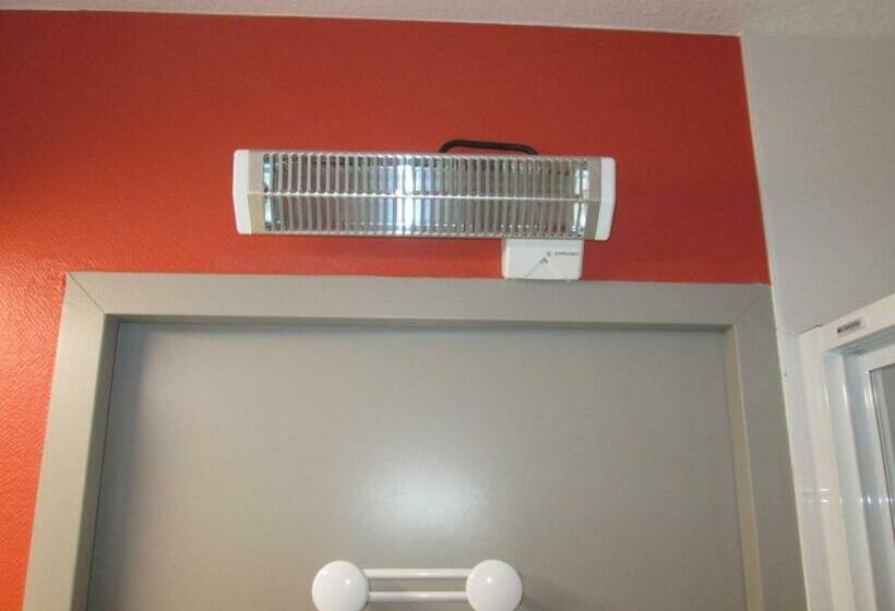 اتاق خانوادگی, Ace Hotel Valence