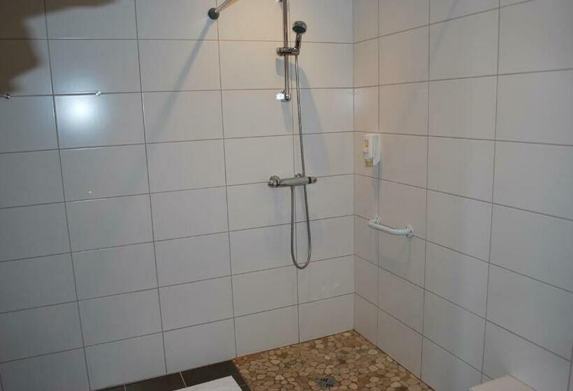 اتاق استاندارد سه نفره, Chambres D'hôtes Les Vignes