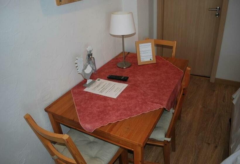 اتاق استاندارد سه نفره, Chambres D'hôtes Les Vignes