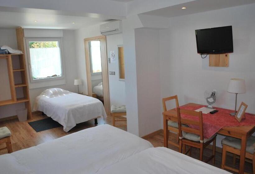 اتاق استاندارد سه نفره, Chambres D'hôtes Les Vignes