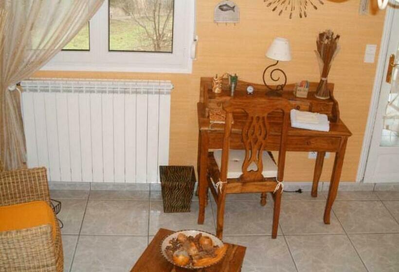 اتاق استاندارد با تخت بزرگ, Le Panorama   Chambres D Hôtes   Cuisine Disponible