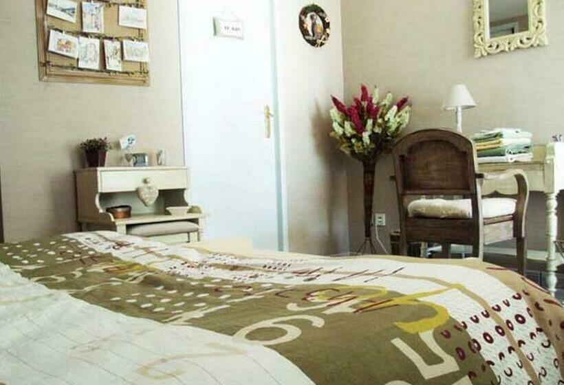 اتاق استاندارد با تخت بزرگ, Le Panorama   Chambres D Hôtes   Cuisine Disponible