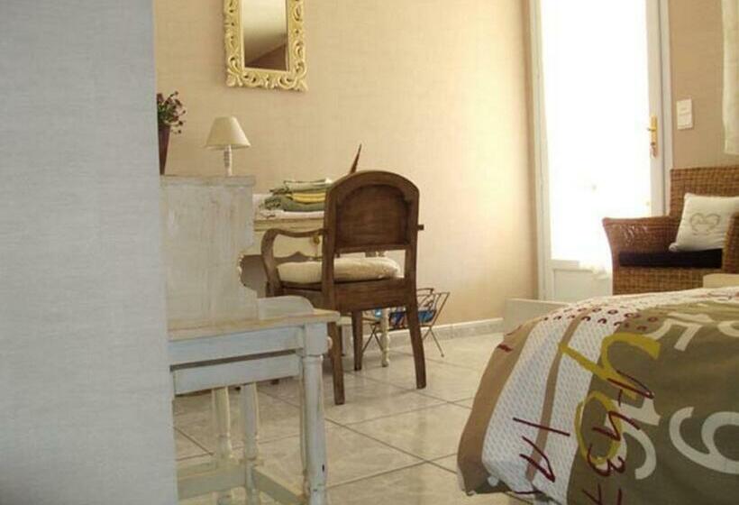 اتاق استاندارد با تخت بزرگ, Le Panorama   Chambres D Hôtes   Cuisine Disponible