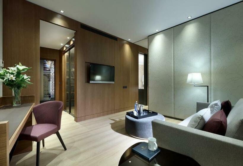 سوییت جونیور, Eurostars Torre Sevilla