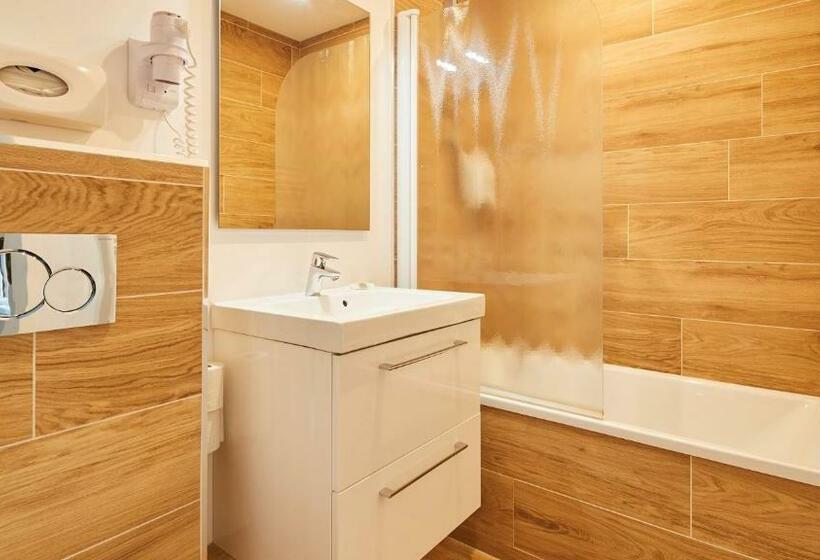 اتاق راحتی سه تخته, Logis Hôtel La Chaize