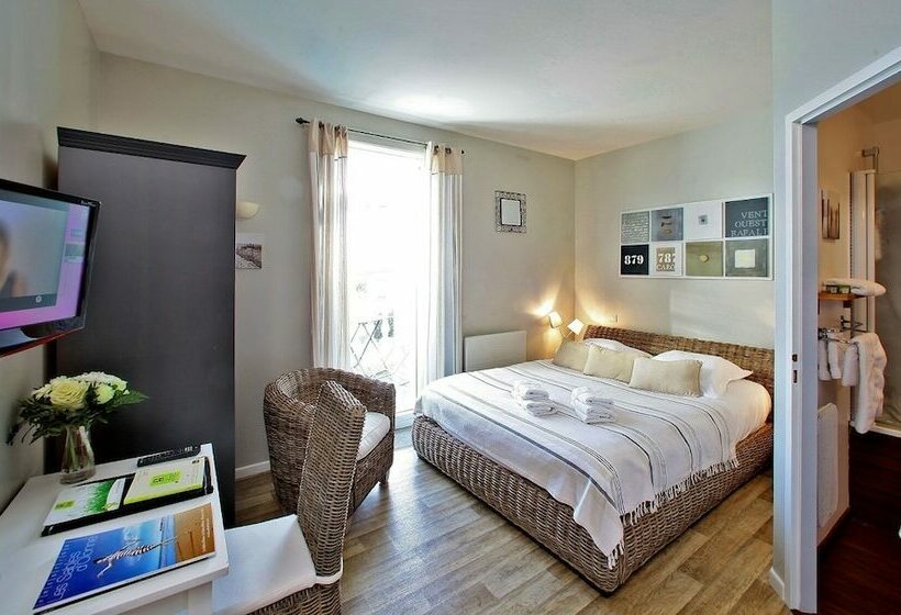Comfort room with terrace, Logis Hôtel La Chaize