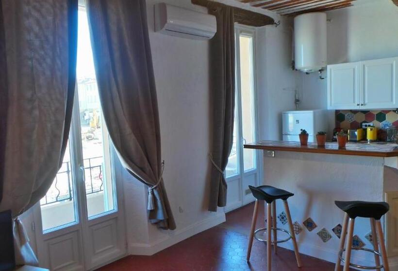 آپارتمان 1 خوابه با بالکن, Relais Du Postillon
