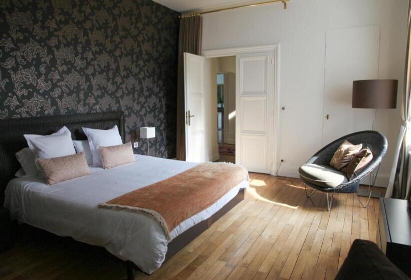 اتاق لوکس با چشم‌انداز باغ, La Maison Jules