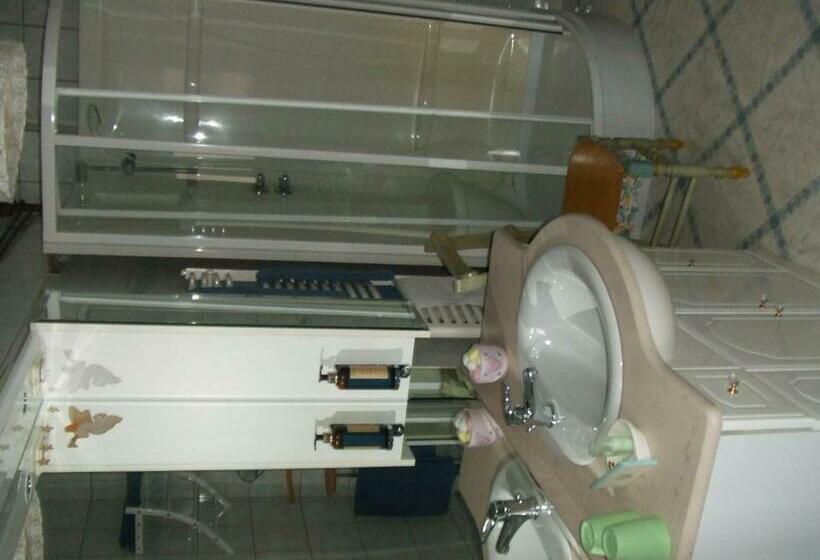 اتاق استاندارد, Aux P'tits Boulas