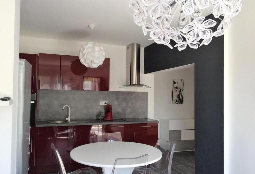 آپارتمان 1 خوابه با چشم‌انداز استخر, Hôtel Eden Cassis   Parking Privé