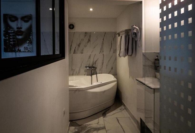 سوییت لوکس, Hôtel Eden Cassis   Parking Privé