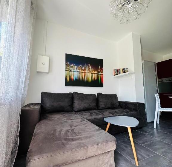 آپارتمان 1 خوابه با چشم‌انداز استخر, Hôtel Eden Cassis   Parking Privé