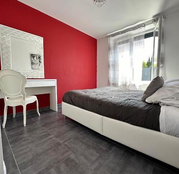 آپارتمان 1 خوابه با چشم‌انداز استخر, Hôtel Eden Cassis   Parking Privé