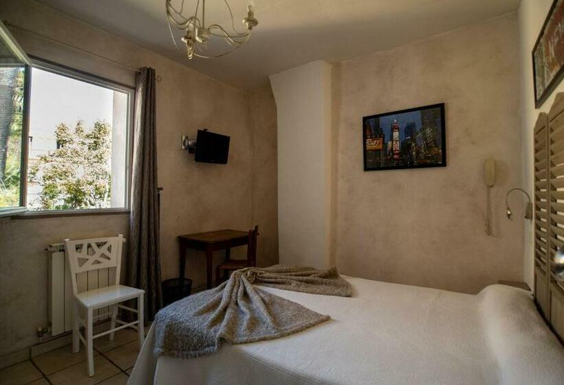 اتاق استاندارد یک نفره, Hôtel Les Orangers
