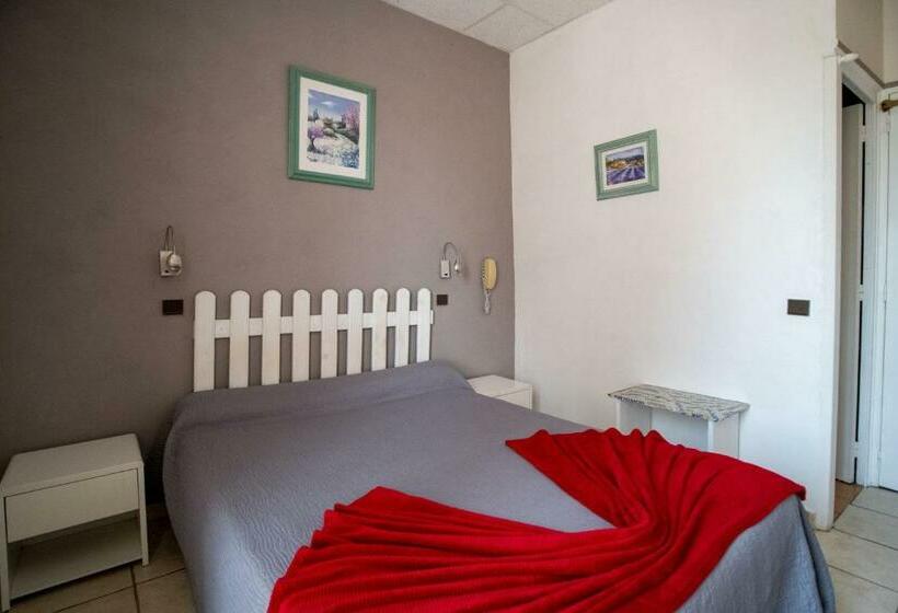 اتاق استاندارد یک نفره, Hôtel Les Orangers