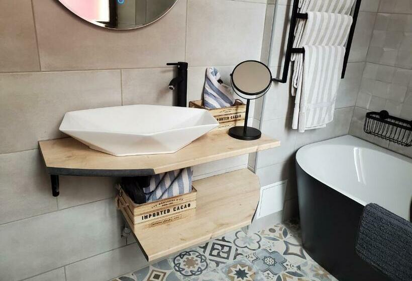 اتاق استاندارد چهار تخته, Hôtel Les Orangers