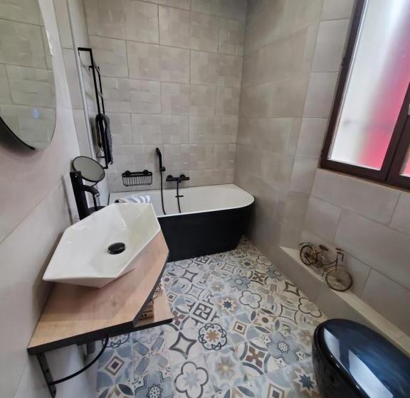اتاق استاندارد چهار تخته, Hôtel Les Orangers