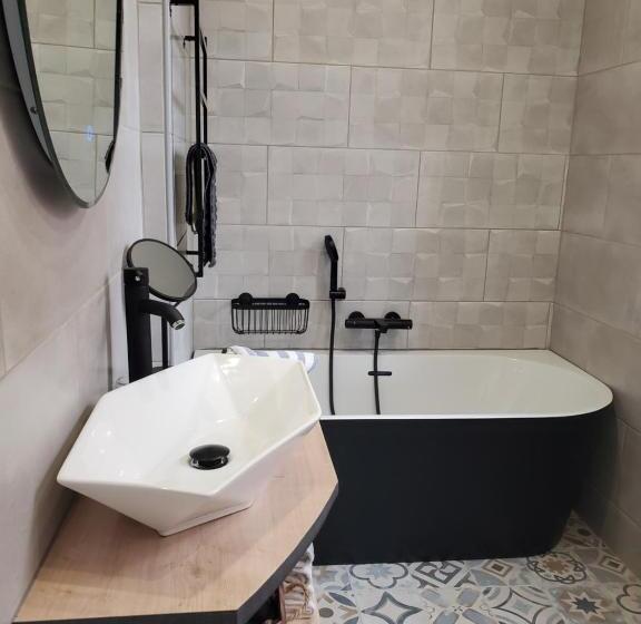 اتاق استاندارد چهار تخته, Hôtel Les Orangers