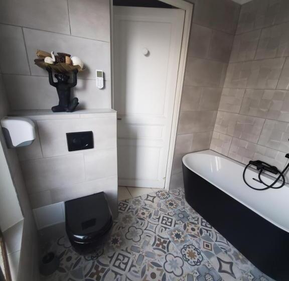 اتاق استاندارد چهار تخته, Hôtel Les Orangers